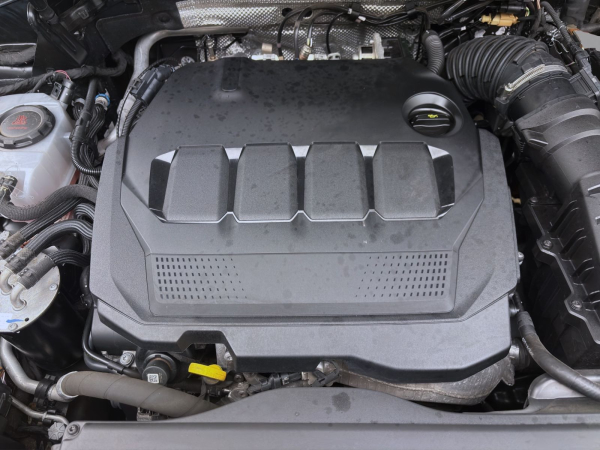 Thumb 16: Volkswagen Tiguan 2.0 TDI DSG ACTIVE AHK NAVI PDC SITZHZG