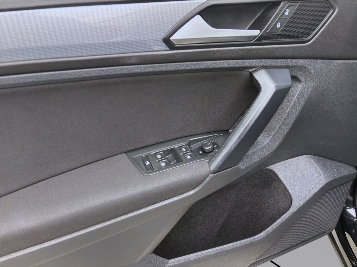 Thumb 9: Volkswagen Tiguan 2.0 TDI DSG 4M LIFE AHK NAVI SITZHZG PDC