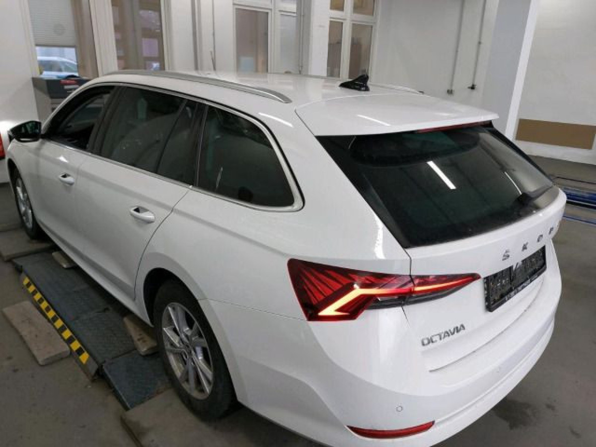 Thumb 1: Škoda Octavia Combi 2.0 TDI DSG STYLE AHK NAVI SITZHZG PDC