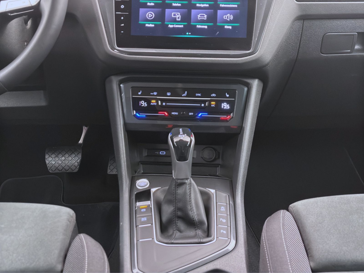 Thumb 13: Volkswagen Tiguan 2.0 TDI DSG ELEGANCE AHK KAMERA NAVI IQ.LIGHT