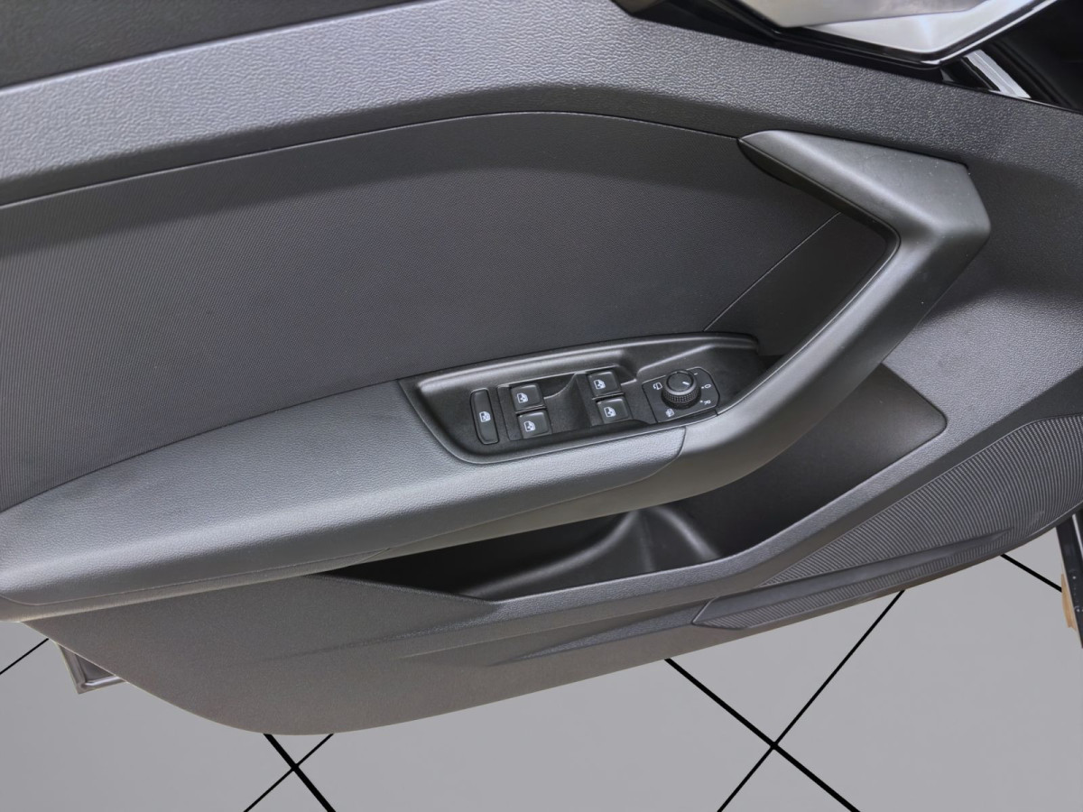 Thumb 9: Audi A1 Sportback 25 TFSI ADVANCED SITZHZG PDC KLIMA LED