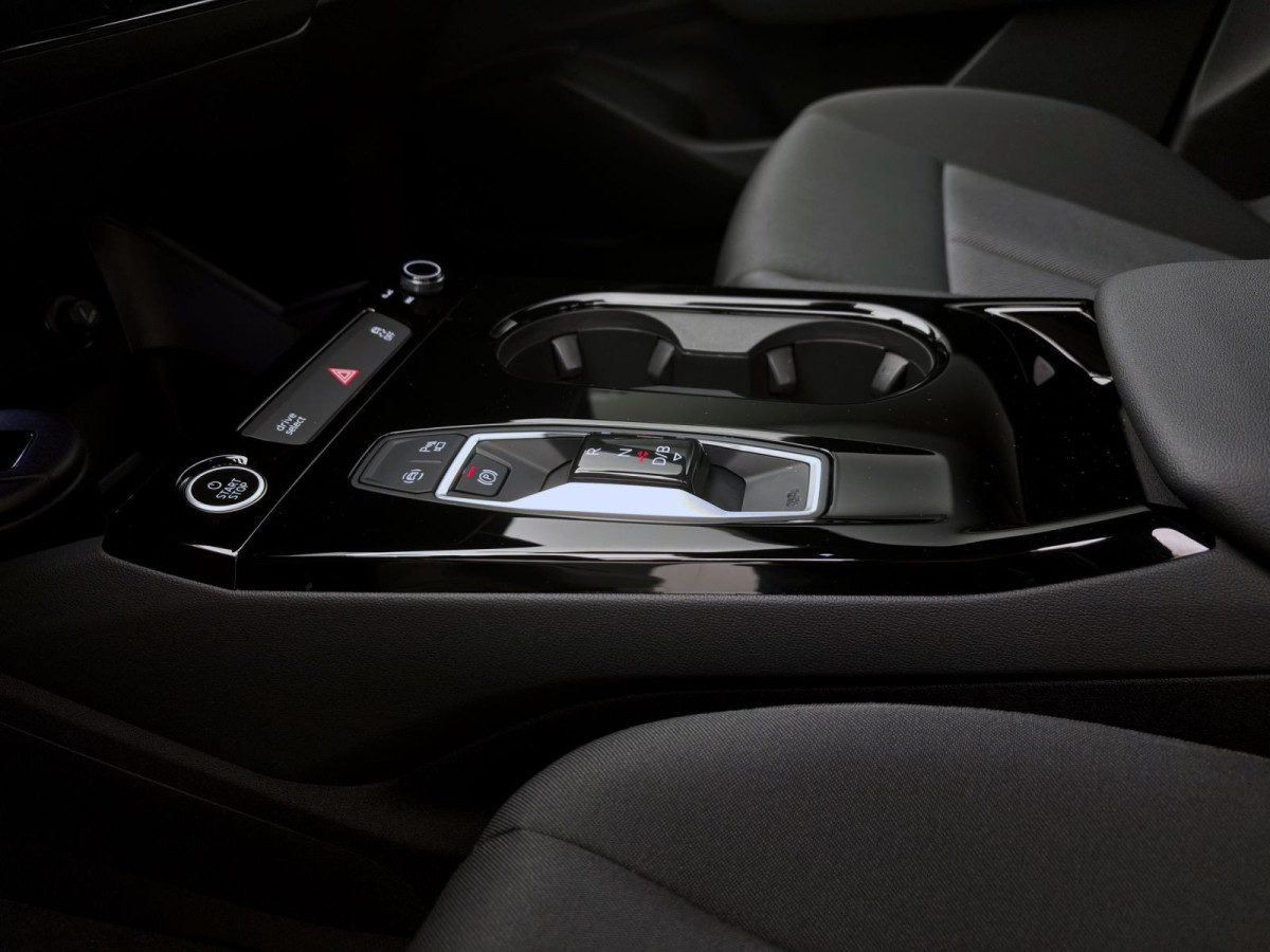 Thumb 13: Audi Q6 e-tron AHK KAMERA SITZHZG PDC LED