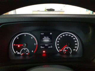 Fahrzeugbild eines Volkswagen Caddy in rot.