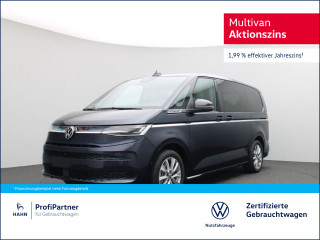 Fahrzeugbild eines Volkswagen T7 Multivan in blau.