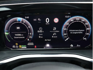 Fahrzeugbild eines Volkswagen T7 Multivan in blau.