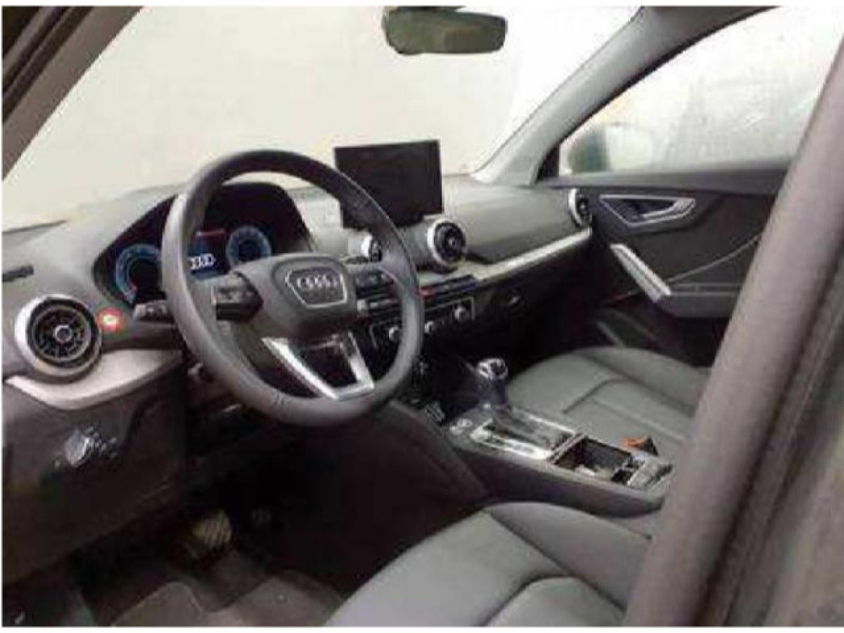 Thumb 2: Audi Q2 40 TFSI Q S LINE AHK NAVI PDC LED