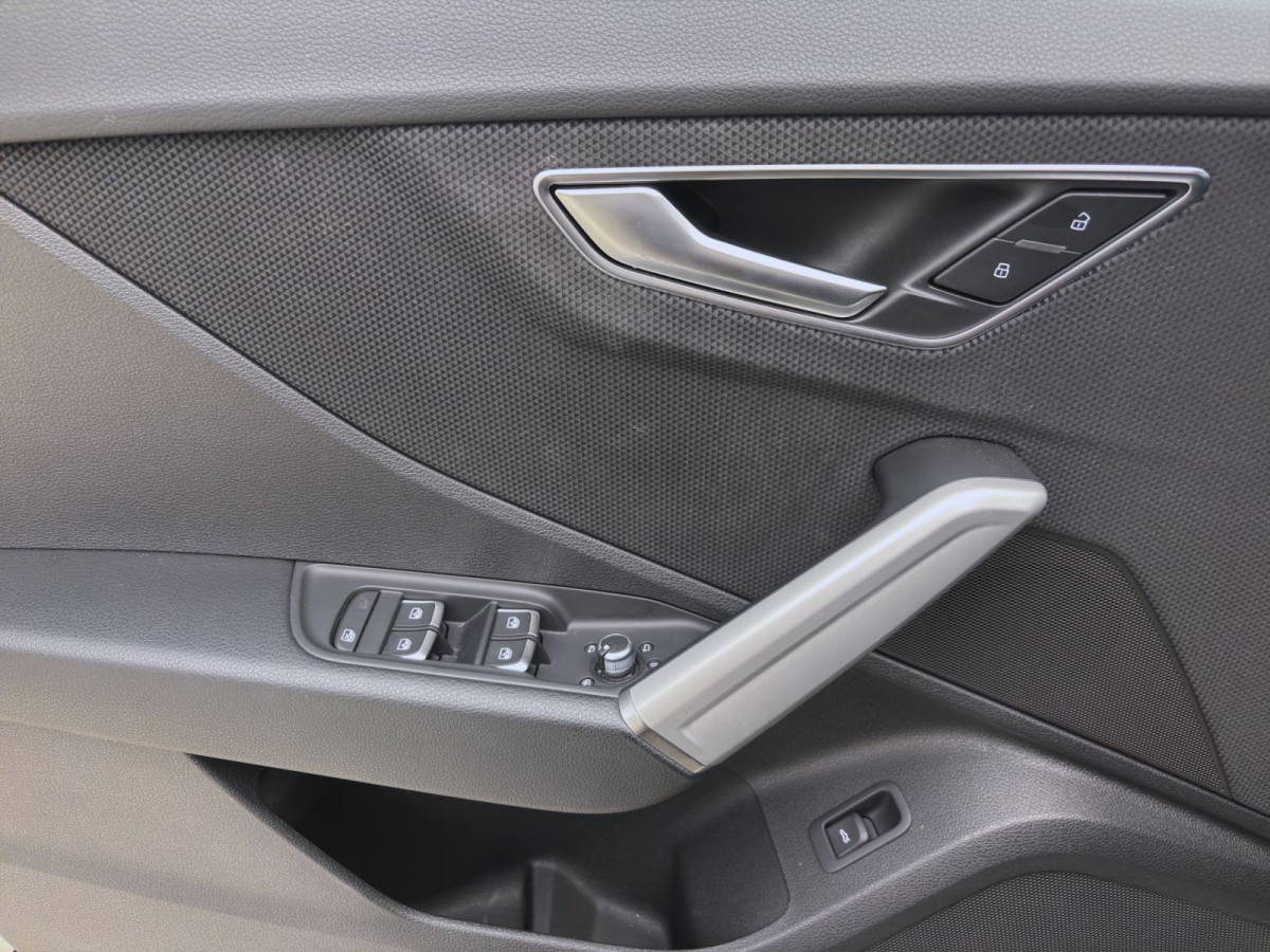 Thumb 10: Audi Q2 40 TFSI Q S LINE AHK NAVI PDC SITZHZG
