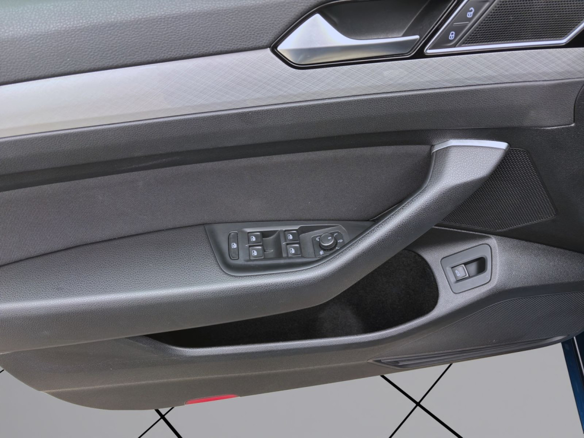 Thumb 9: Volkswagen Passat Variant 1.5 TSI DSG BUSINESS AHK NAVI SITZHZG PDC