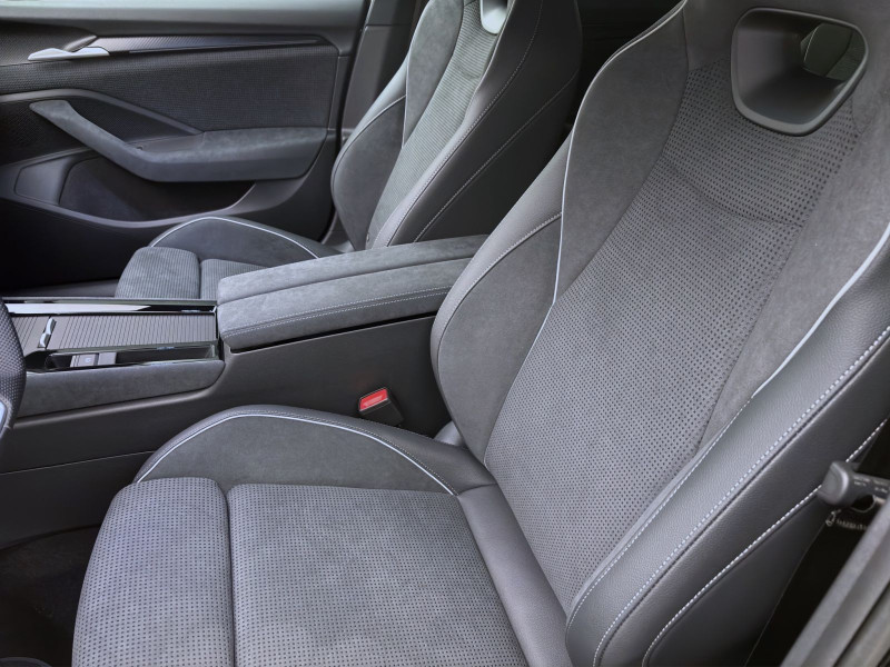 Bild 8: Škoda SUPERB COMBI iV SPORTLINE NAV KAM DCC 19" MATRIX SPURWECHSEL