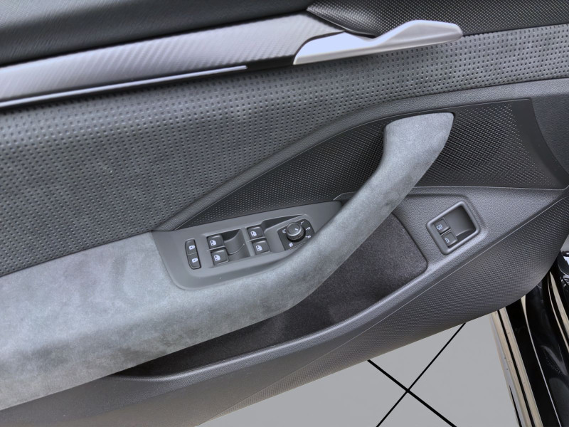 Bild 9: Škoda SUPERB COMBI iV SPORTLINE NAV KAM DCC 19" MATRIX SPURWECHSEL