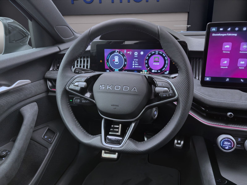 Bild 10: Škoda SUPERB COMBI iV SPORTLINE NAV KAM DCC 19" MATRIX SPURWECHSEL