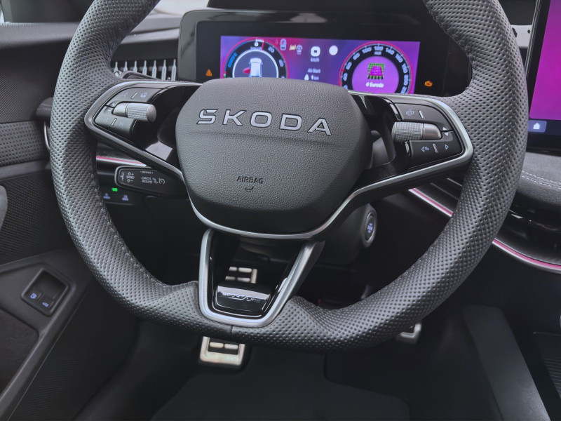 Bild 11: Škoda SUPERB COMBI iV SPORTLINE NAV KAM DCC 19" MATRIX SPURWECHSEL