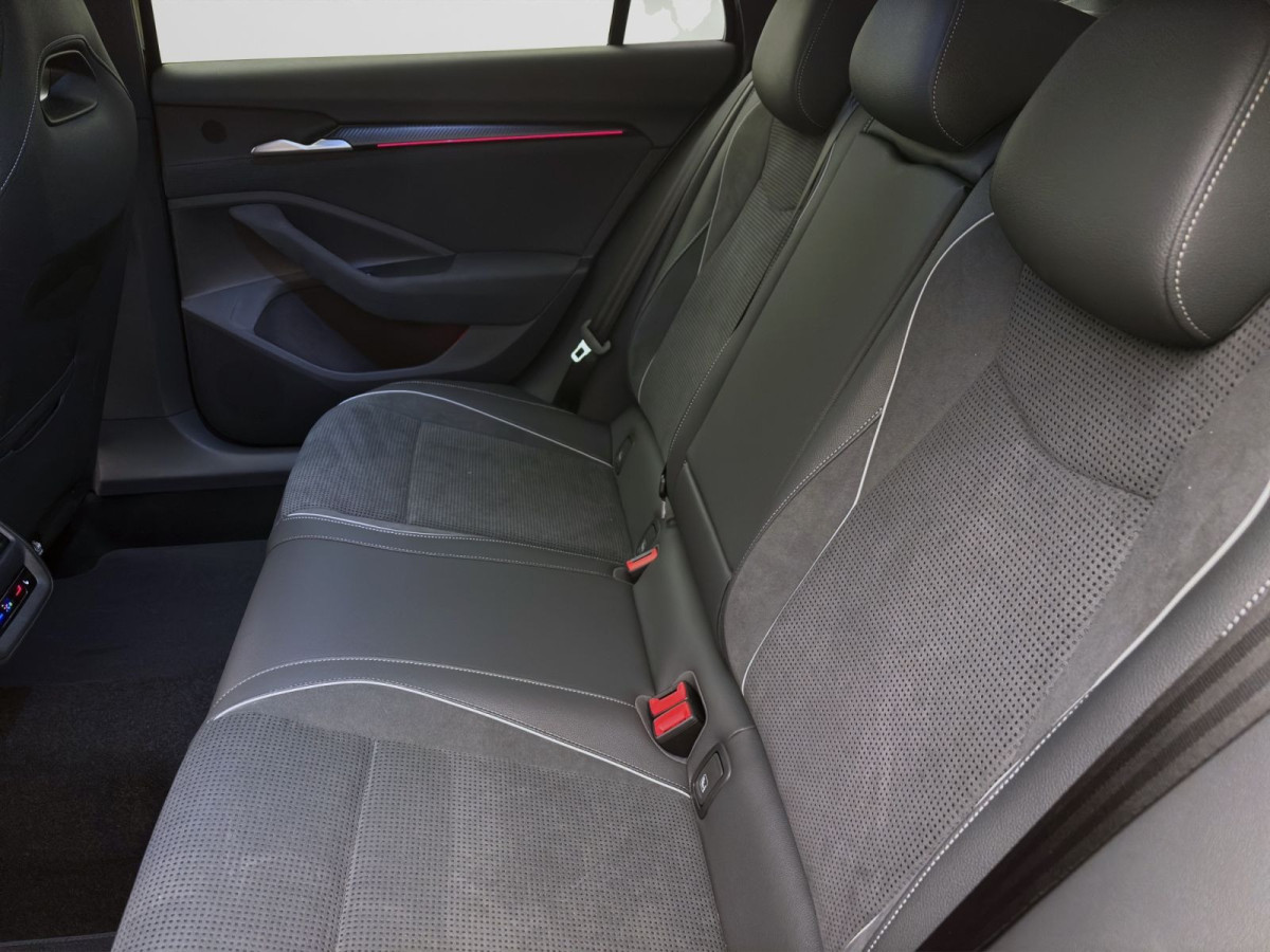 Thumb 14: Škoda SUPERB COMBI iV SPORTLINE NAV KAM DCC 19" MATRIX SPURWECHSEL