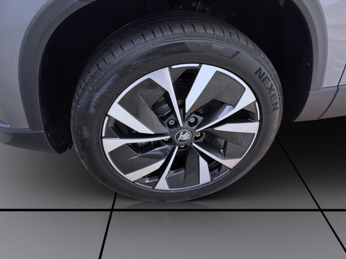 Thumb 7: Škoda KAROQ TOUR AHK PANO STANDH NAV KAM pACC ASSISTENZ+