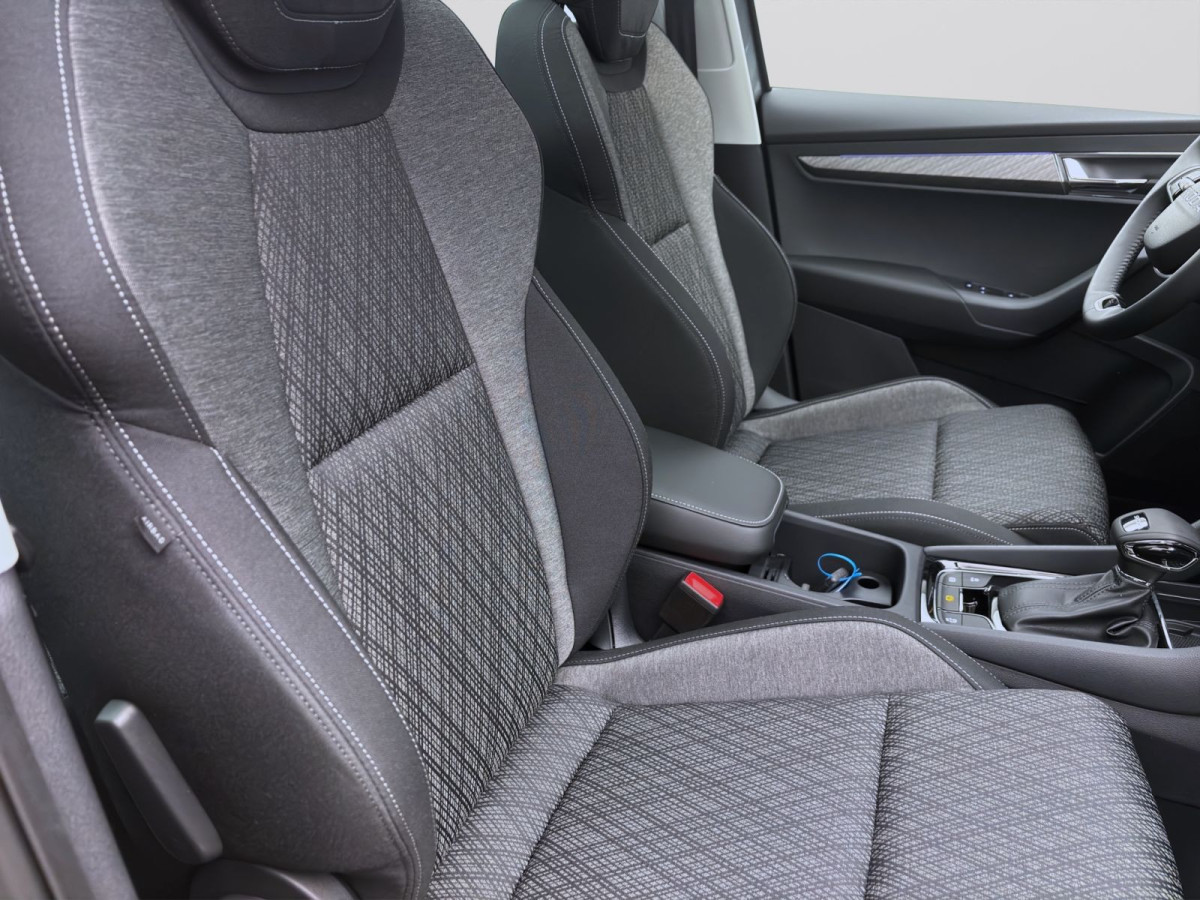 Thumb 15: Škoda KAROQ TOUR AHK PANO STANDH NAV KAM pACC ASSISTENZ+