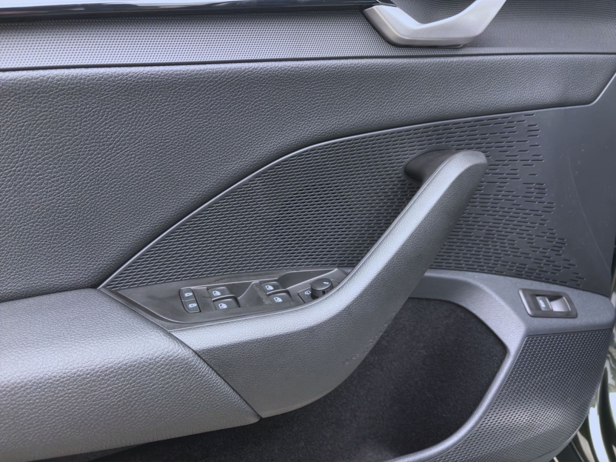 Thumb 9: Škoda OCTAVIA COMBI SPORTLINE AHK PANO NAV+ ASSISTENZ+ LICHT&SICHT+