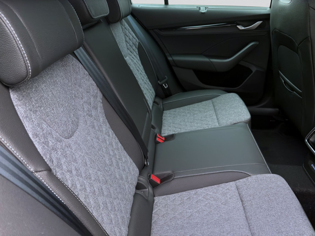 Thumb 14: Škoda OCTAVIA COMBI SPORTLINE AHK PANO NAV+ ASSISTENZ+ LICHT&SICHT+