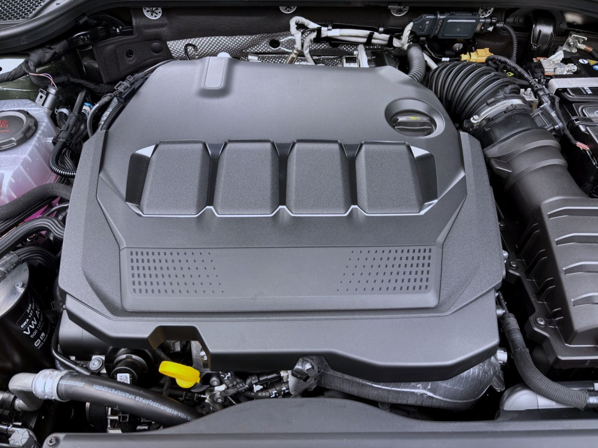 Thumb 17: Škoda OCTAVIA COMBI SPORTLINE AHK PANO NAV+ ASSISTENZ+ LICHT&SICHT+