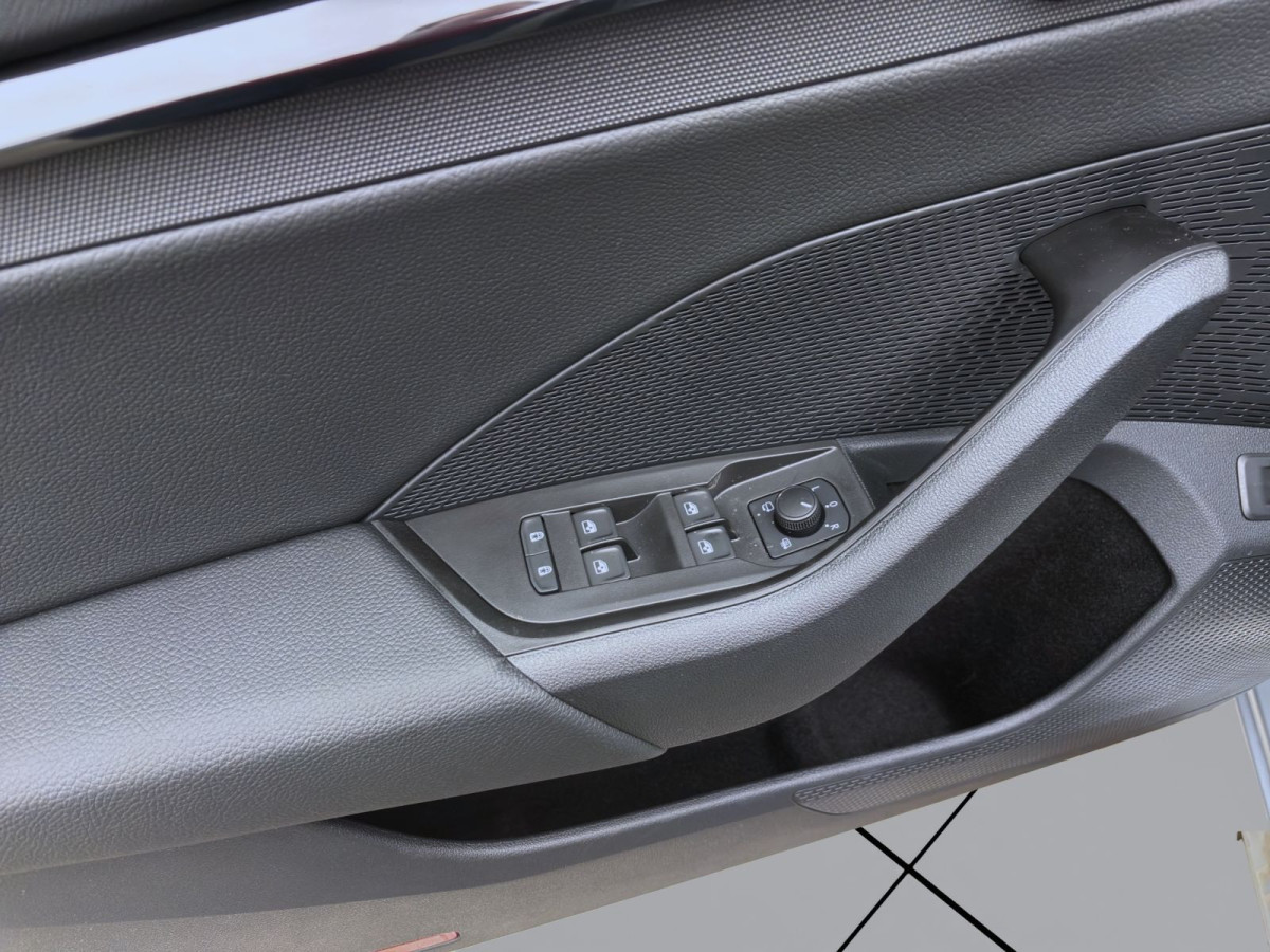 Thumb 9: Škoda OCTAVIA COMBI SPORTLINE AHK PANO STANDH HEAD-UP 360° LICHT&SICHT+