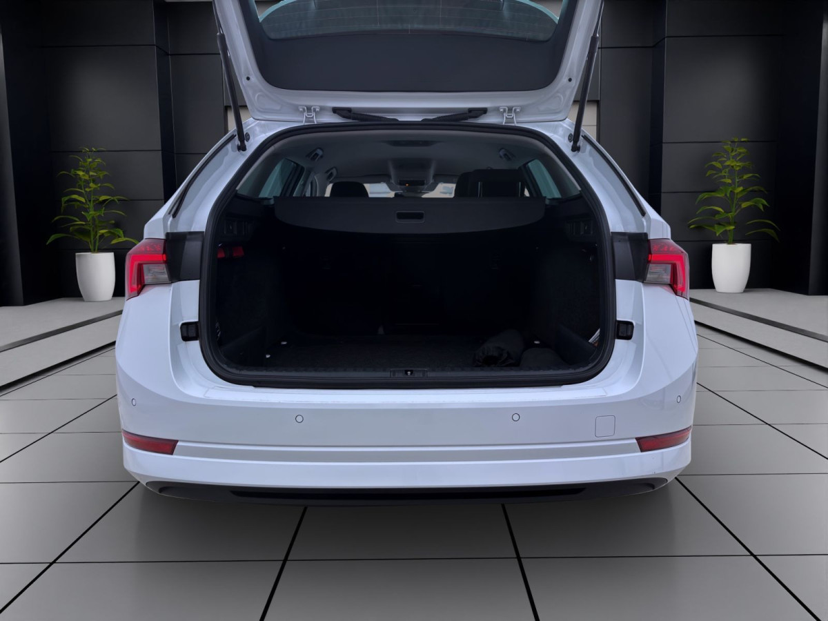 Thumb 3: Škoda Octavia Combi 2.0 TDI STYLE NAVI HuD LED SITZHZG