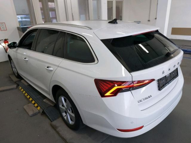 Bild 1: Škoda Octavia Combi 2.0 TDI DSG STYLE NAVI SITZHZG PDC LED