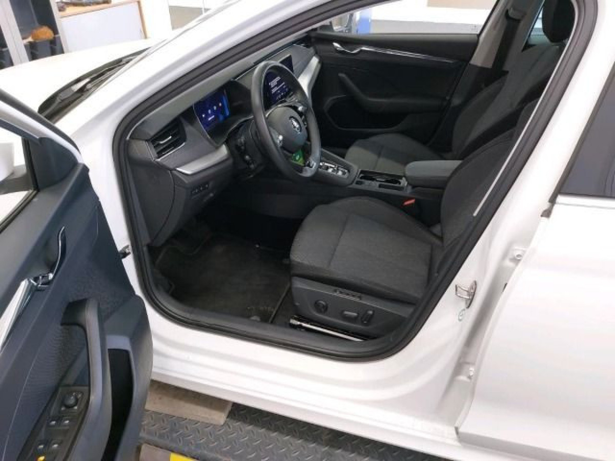 Thumb 2: Škoda Octavia Combi 2.0 TDI DSG STYLE NAVI SITZHZG PDC LED