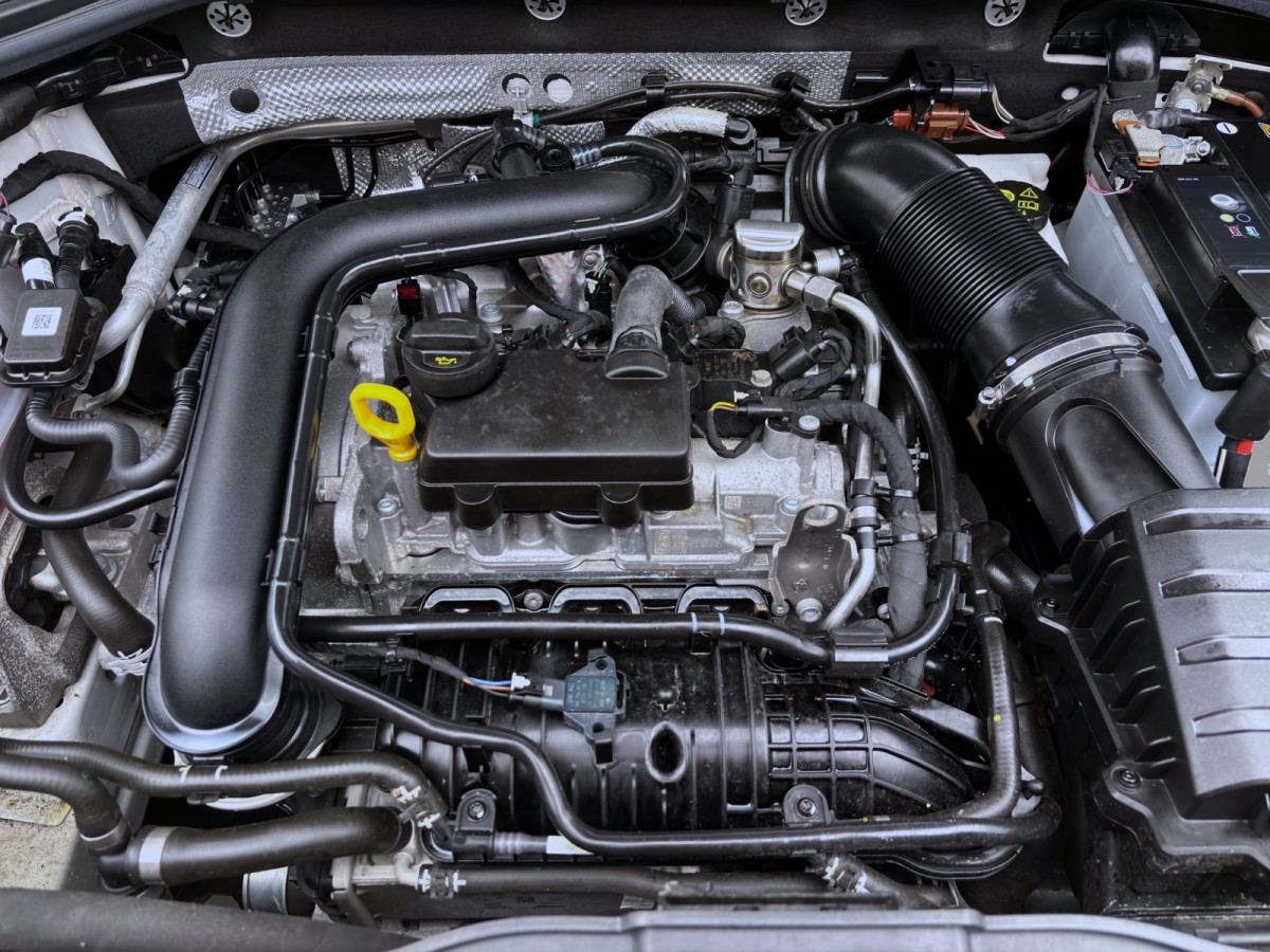 Thumb 17: Volkswagen T-Roc 1.0 TSI R-LINE PDC LED SITZHZG ACC