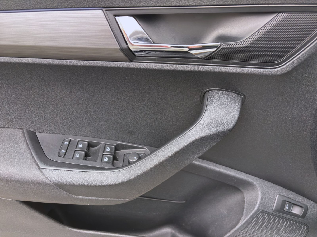 Thumb 9: Škoda Karoq 1.5 TSI DSG CLEVER PANO AHK NAVI KAMERA