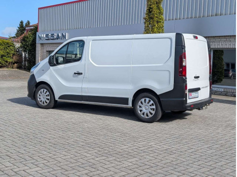 Automodell: NV300 in der Farbe weiß
