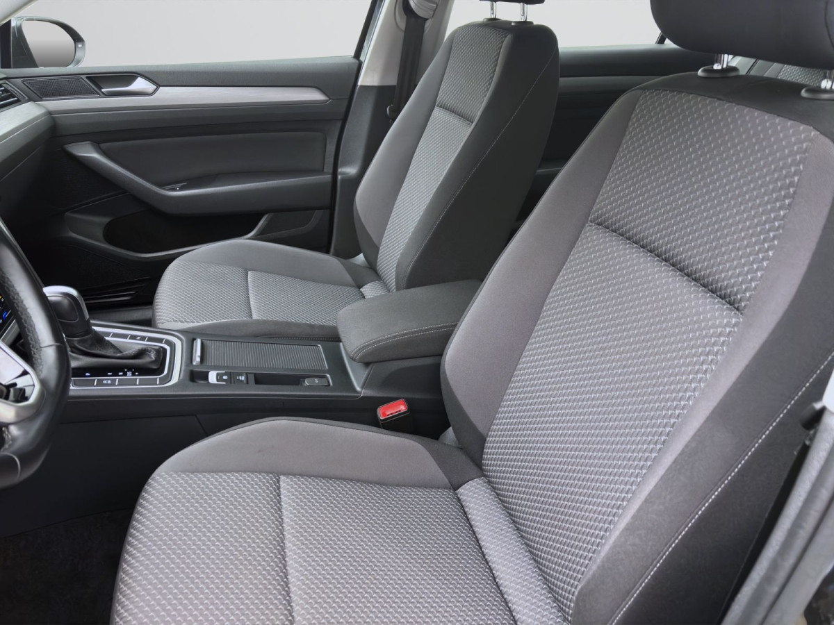 Thumb 8: Volkswagen Passat Variant 2.0 TDI DSG NAVI KAMERA PDC SITZHZG