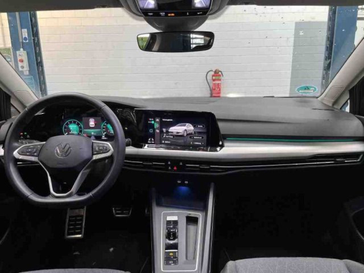 Thumb 2: Volkswagen Golf 1.0 eTSI DSG MOVE PDC SITZHZG LED KLIMA