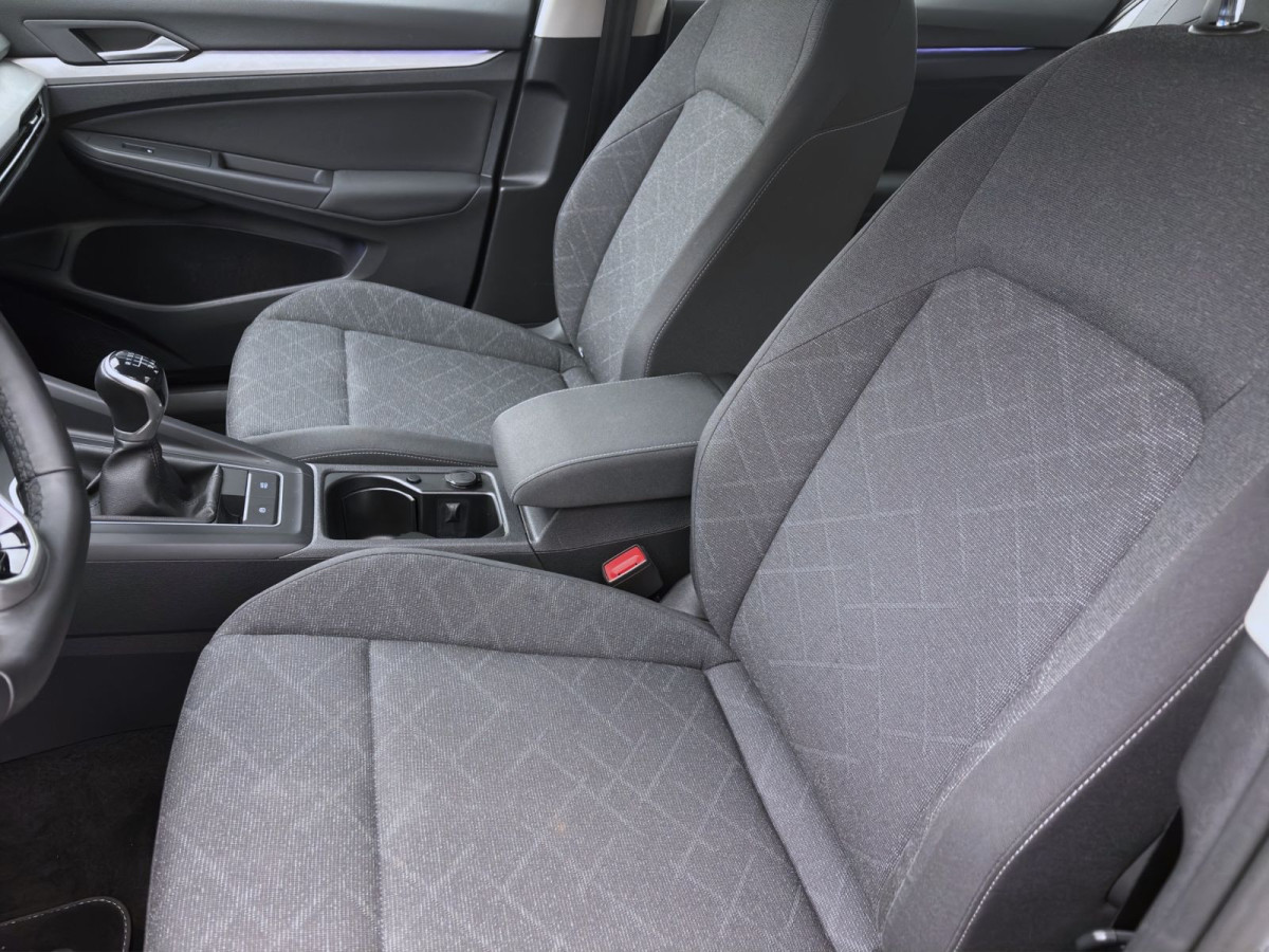 Thumb 8: Volkswagen Golf 2.0 TDI LIFE NAVI PDC SITZHZG KLIMA LED