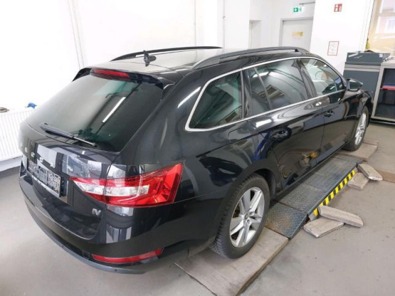 Bild 1: Škoda Superb Combi iV 1.4 eTSI AMBITION STDHZG NAVI KLIMA SHZG