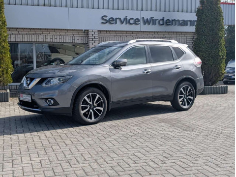 Automodell: X-Trail in der Farbe grau