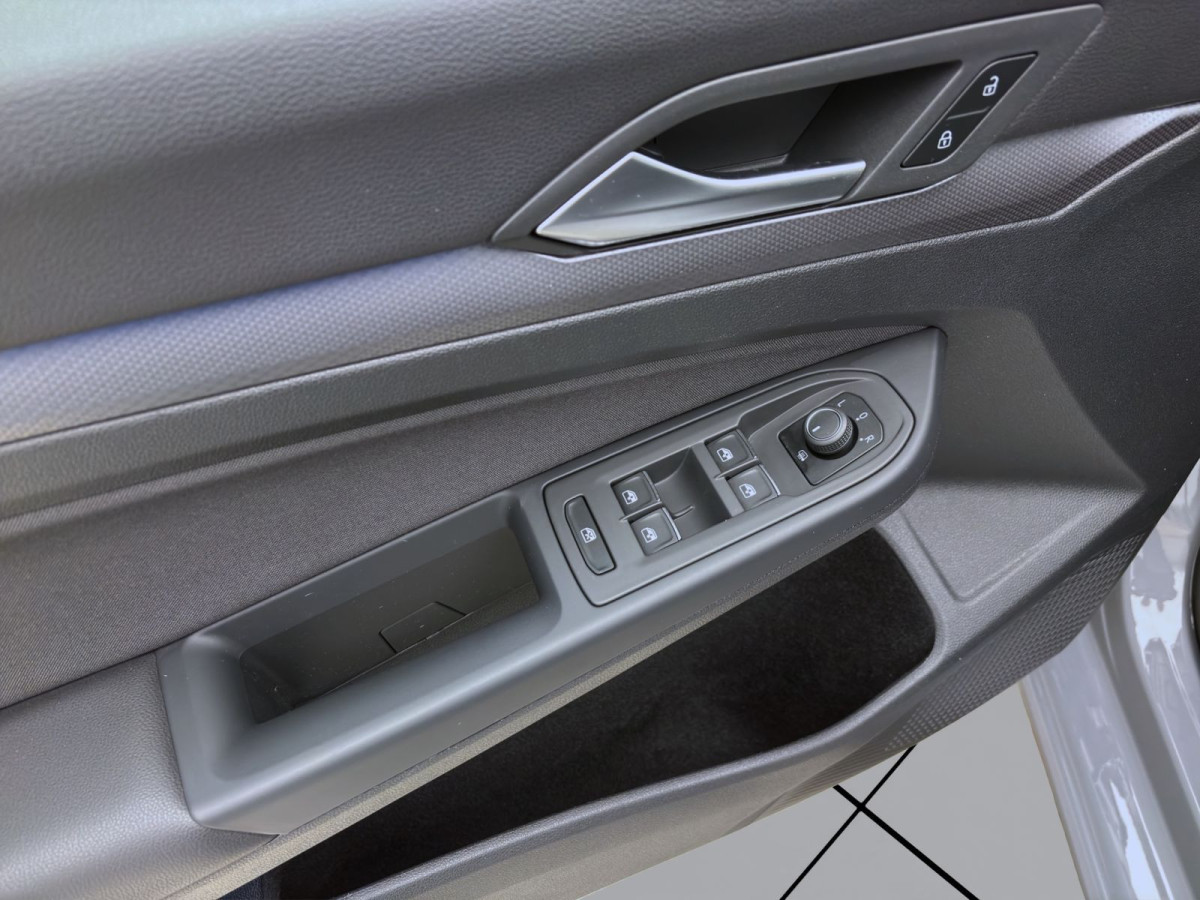 Thumb 9: Volkswagen Golf 1.5 TSI ACTIVE STDHZG NAVI PDC SITZHZG