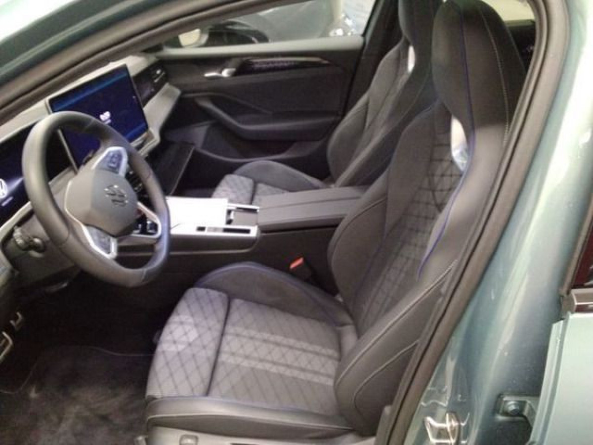 Thumb 3: Volkswagen Passat Variant 1.5 TSI eHybrid DSG R-LINE PANO AHK NAVI IQ.LIGHT DCC