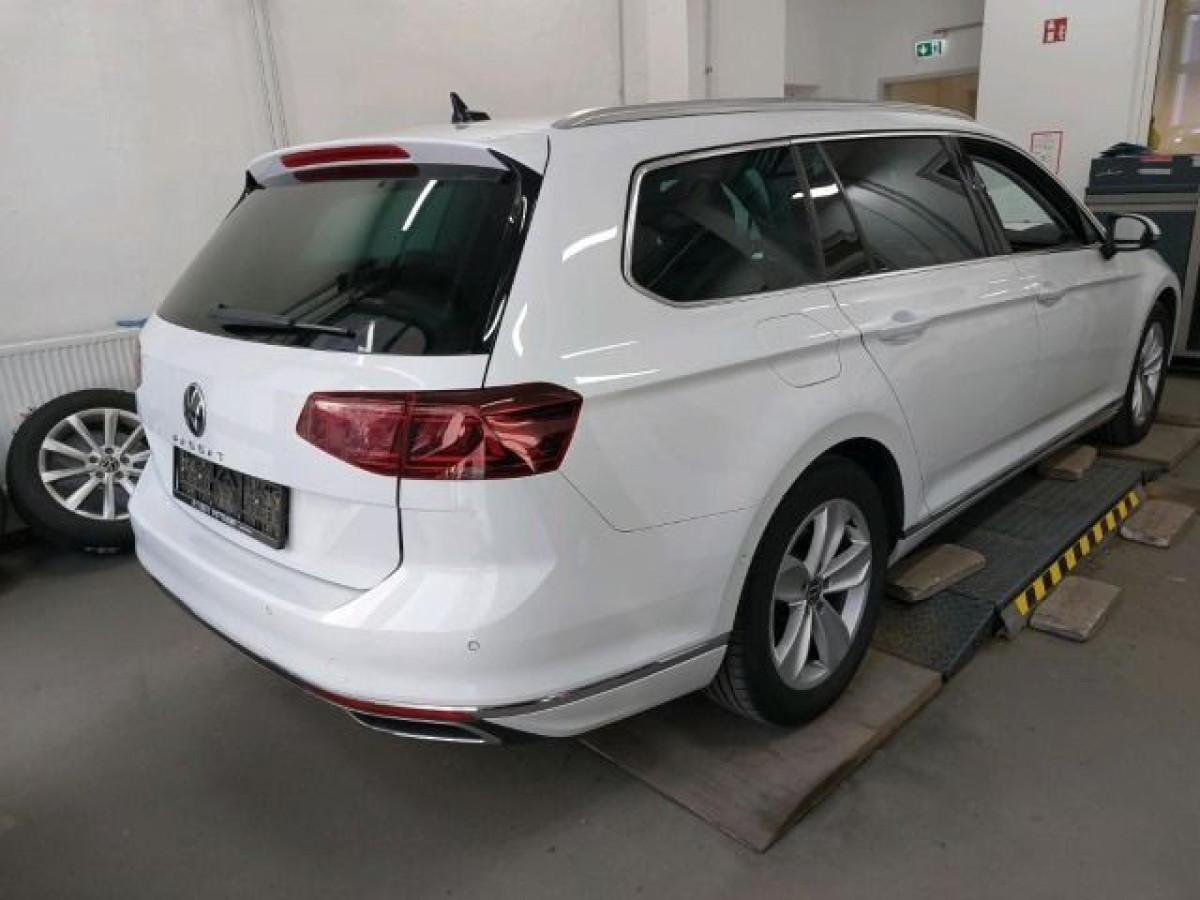 Thumb 1: Volkswagen Passat Variant 2.0 TDI DSG ELEGANCE NAVI KAMERA KLIMA SHZG