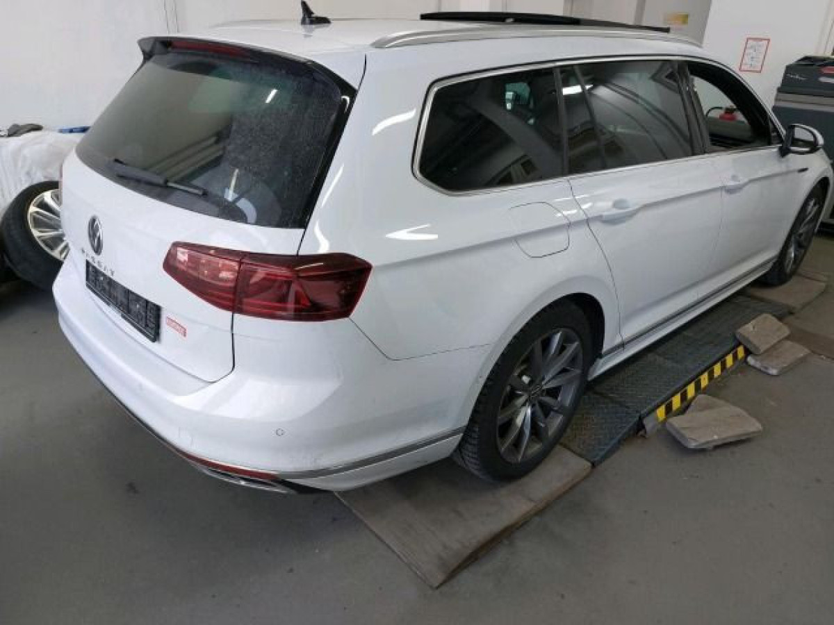Thumb 2: Volkswagen Passat Variant 2.0 TDI DSG ELEGANCE STDHZG NAVI PANO KAMERA
