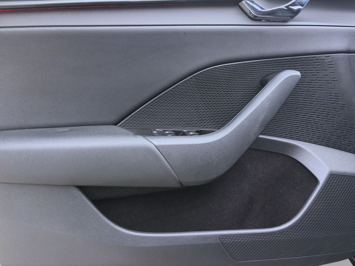 Thumb 9: Škoda Octavia Combi 2.0 TDI DSG SPORTLINE MATRIX SITZHZG KAMERA