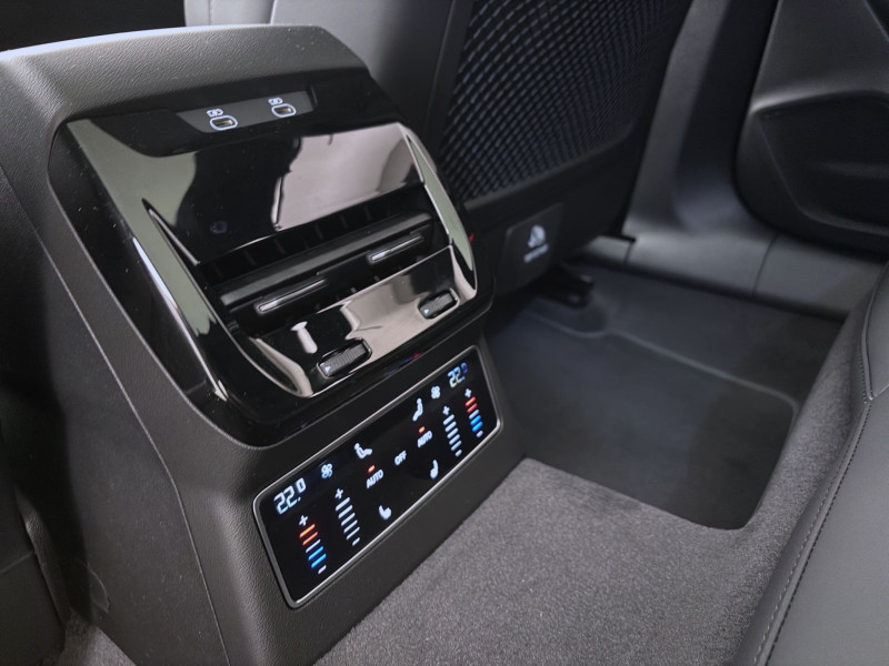 Bild 19: Audi A6 Avant TDI Q S LINE AHK LM21 PANO HUD B&O WR20