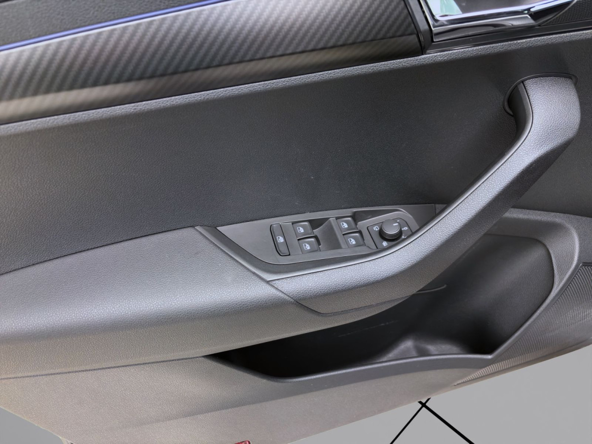 Thumb 9: Škoda Karoq 1.5 TSI DSG SPORTLINE PANO NAVI MATRIX KAMERA