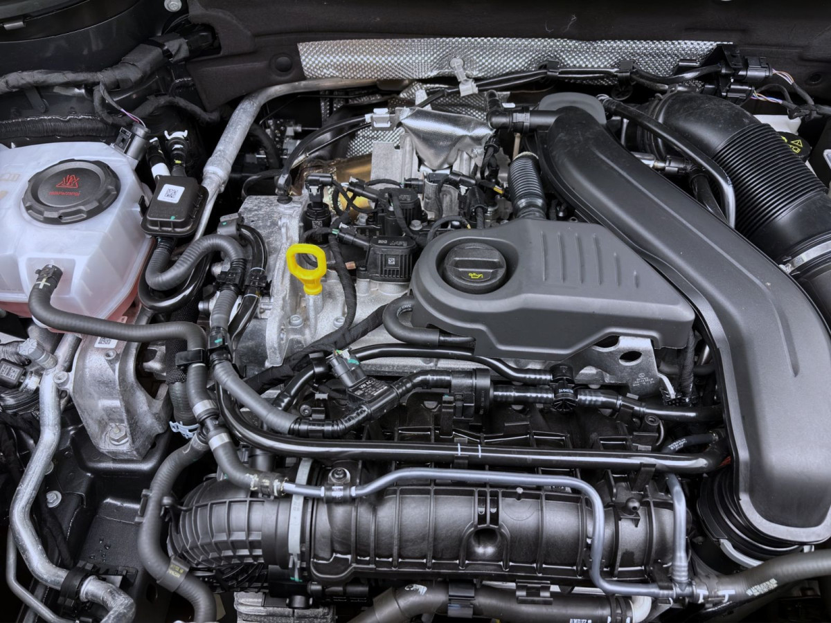 Thumb 17: Škoda Karoq 1.5 TSI DSG SPORTLINE PANO NAVI MATRIX KAMERA