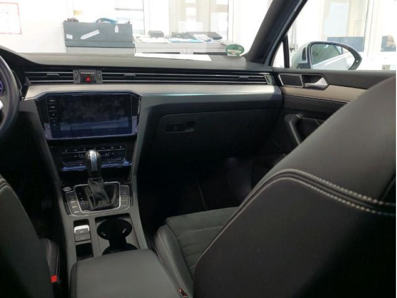 Bild 3: Volkswagen Passat Variant 2.0 TDI DSG ELEGANCE STDHZG PANO AHK NAVI