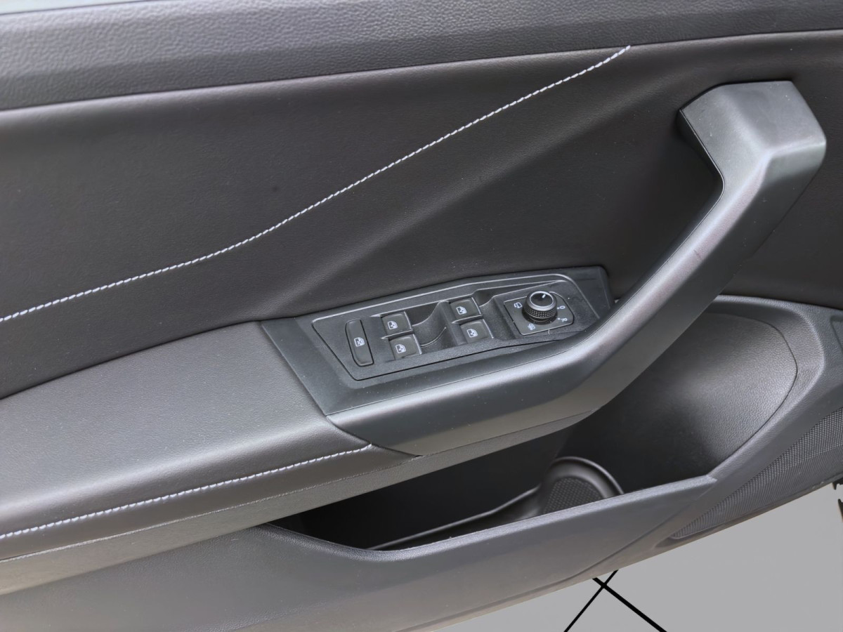Thumb 9: Volkswagen T-Roc 2.0 TDI DSG GOAL AHK KAMEA NAVI PDC