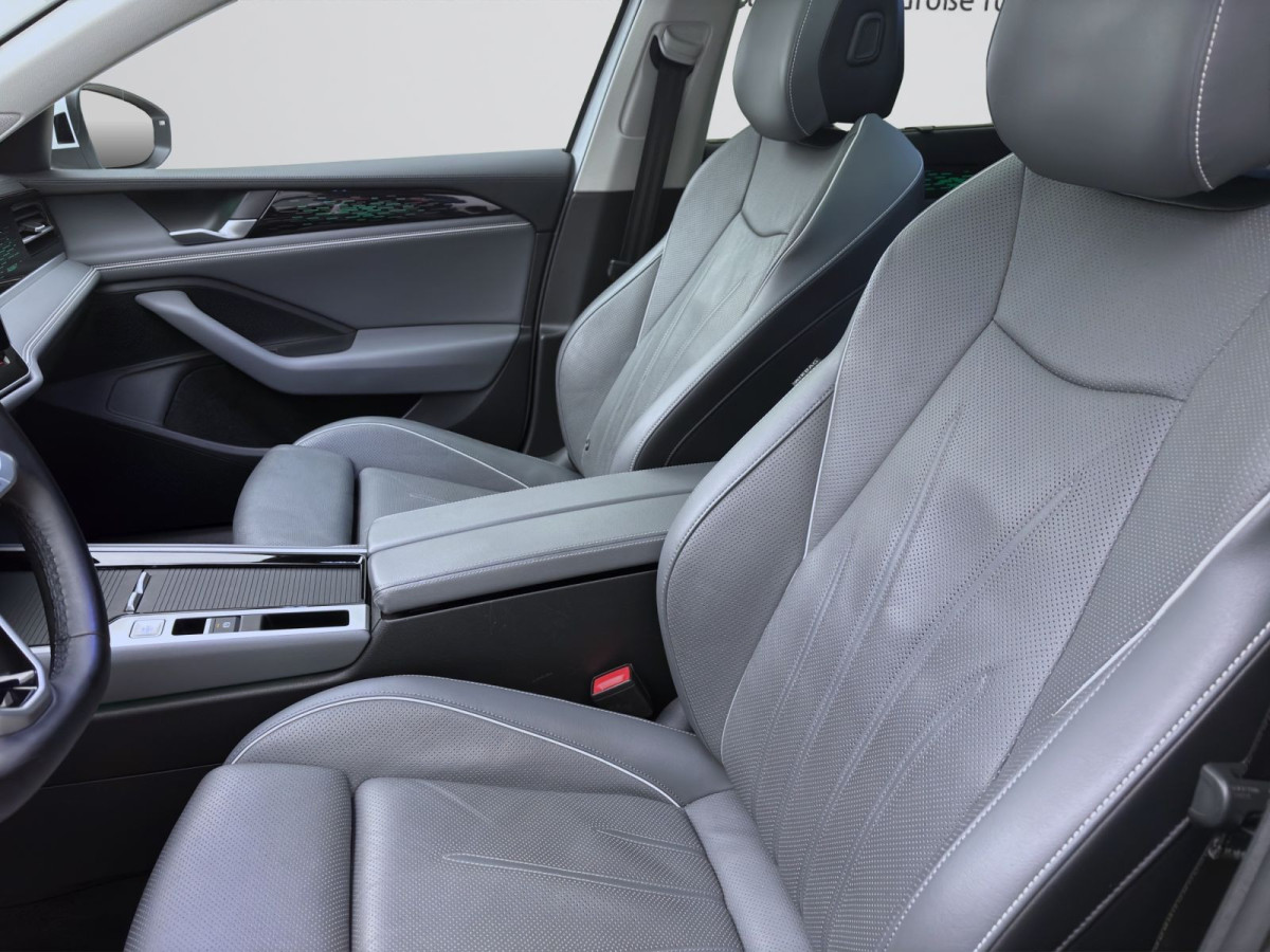 Thumb 8: Volkswagen Passat Variant 2.0 TDI DSG ELEGANCE PANO AHK NAVI IQ.LIGHT