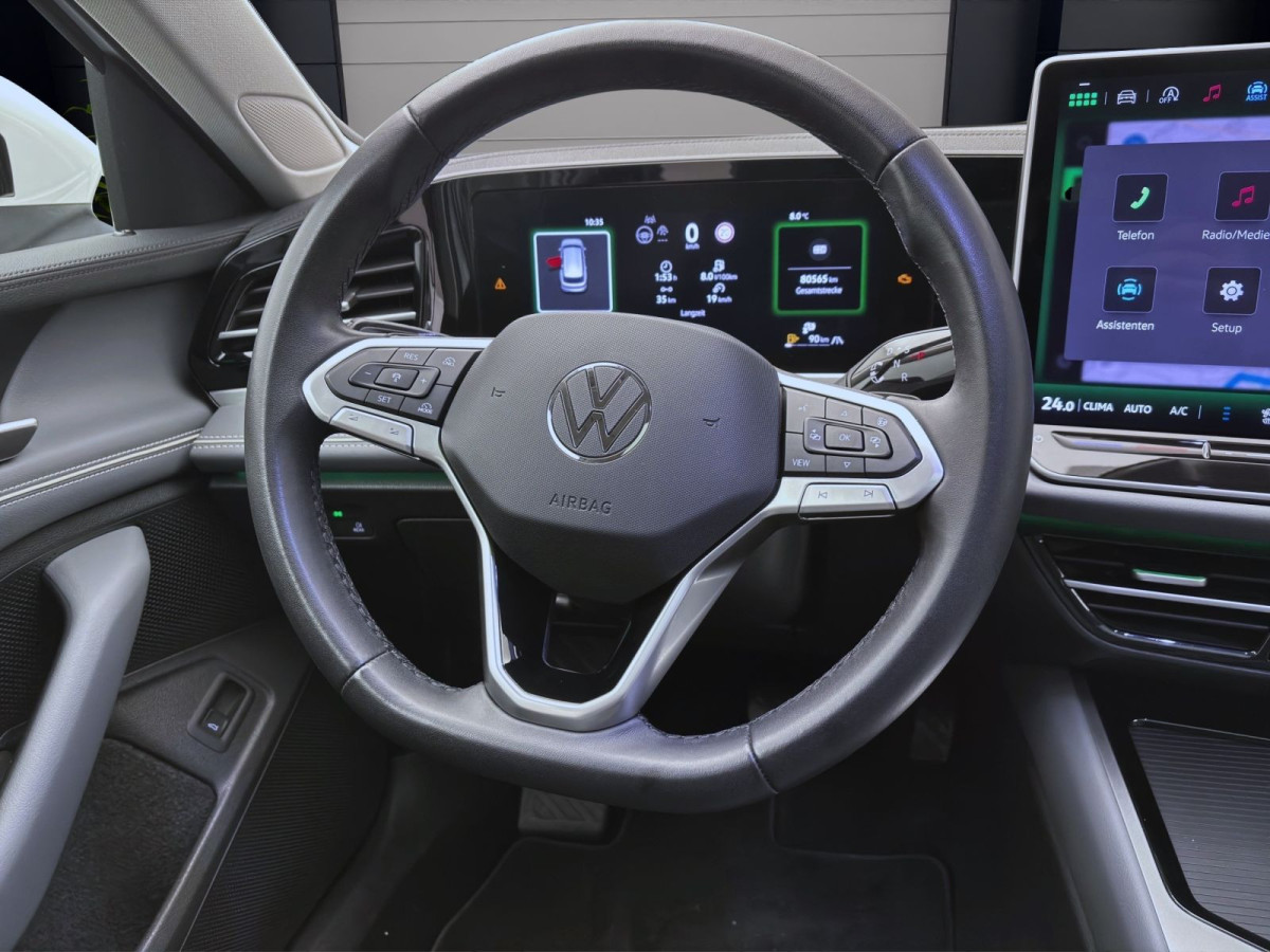 Thumb 10: Volkswagen Passat Variant 2.0 TDI DSG ELEGANCE PANO AHK NAVI IQ.LIGHT