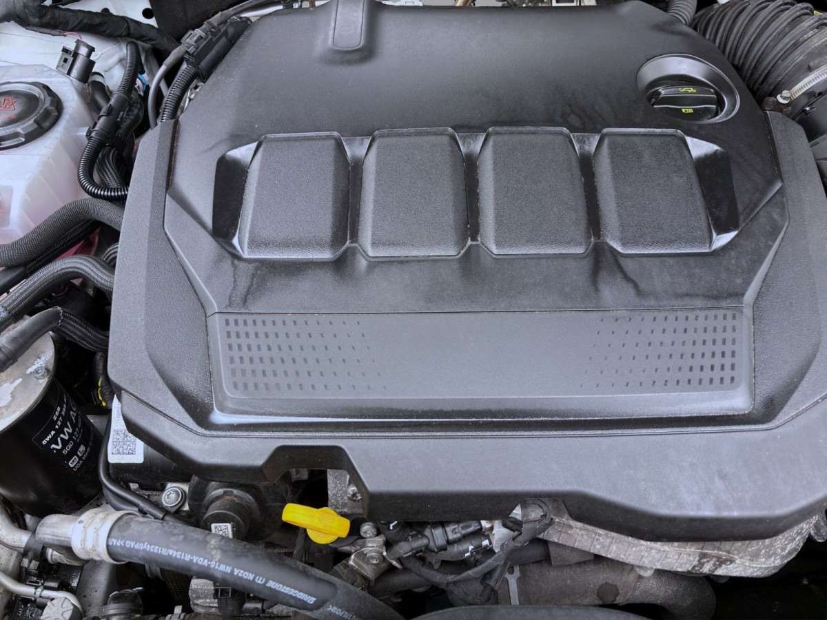 Thumb 17: Volkswagen Passat Variant 2.0 TDI DSG ELEGANCE PANO AHK NAVI IQ.LIGHT