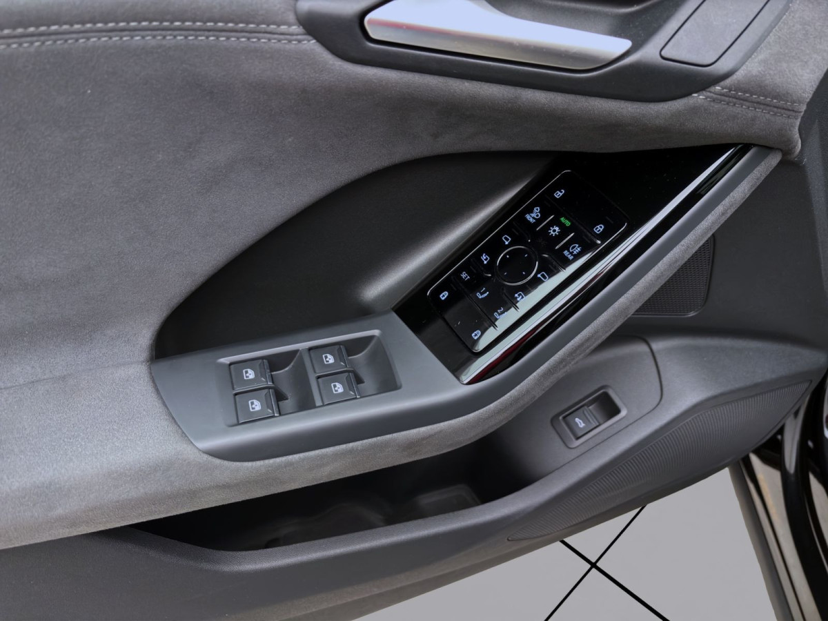 Thumb 9: Audi Q6 e-tron Q S LINE PANO KAMERA LM21 B&O PDC