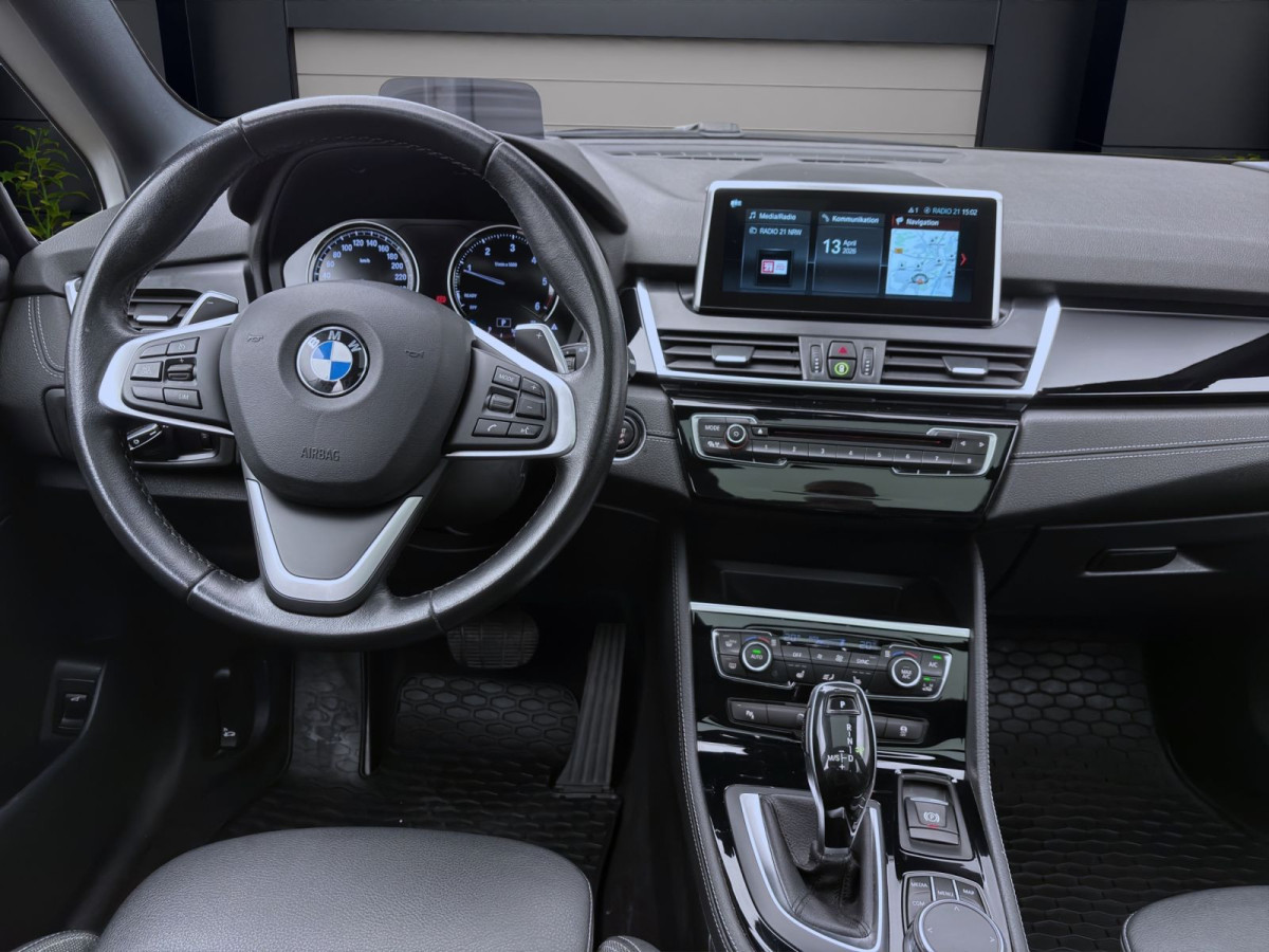 Thumb 12: BMW 218d Gran Tourer xDrive SPORTLINE PANO AHK NAVI SITZHZG