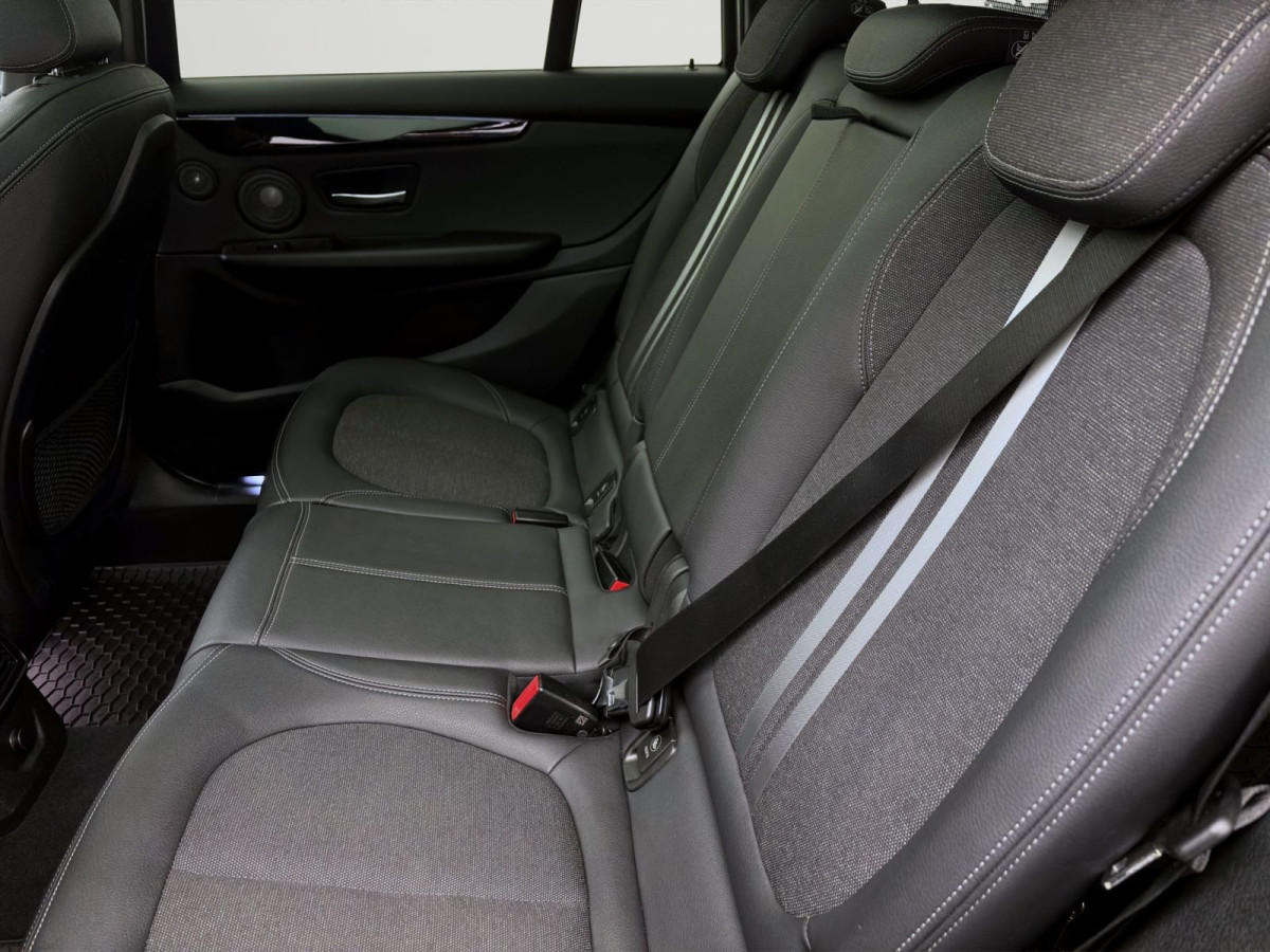 Thumb 14: BMW 218d Gran Tourer xDrive SPORTLINE PANO AHK NAVI SITZHZG